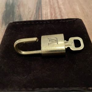 🖤🖤LV GOLD Lock & Key🖤🖤